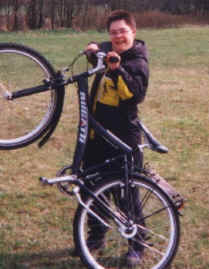 Nils kbte en splinterny cykel for sine konfirmationspenge